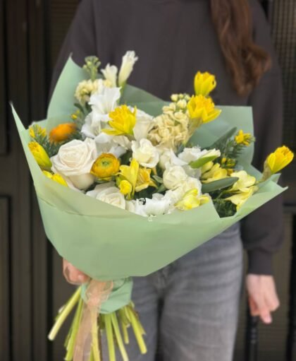 Yellow-White Spring Mix Bouquet