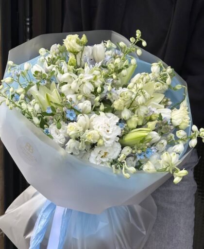 white and blue mix bouquet