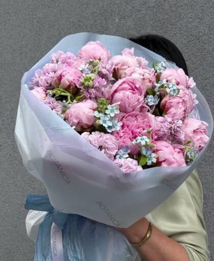 tender peonies matthiola stock oxypetalum tweedia bouquet